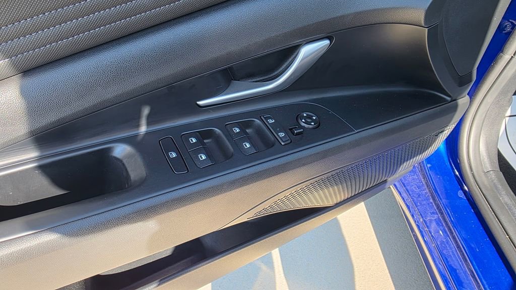 Used 2023 Hyundai Elantra Limited image 25