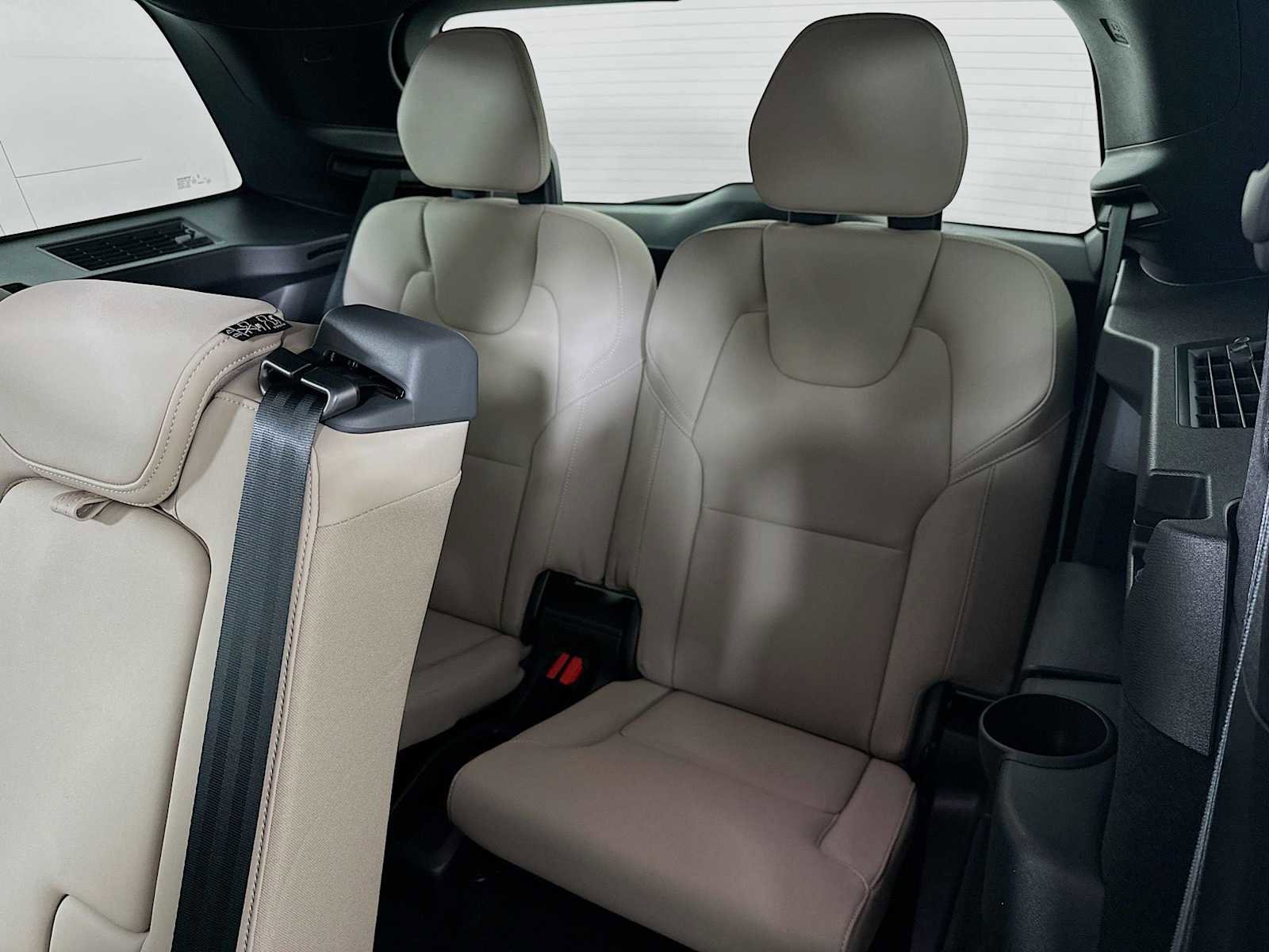 New 2025 Volvo XC90 T8 Plus w/ Protection Package Premier image 26