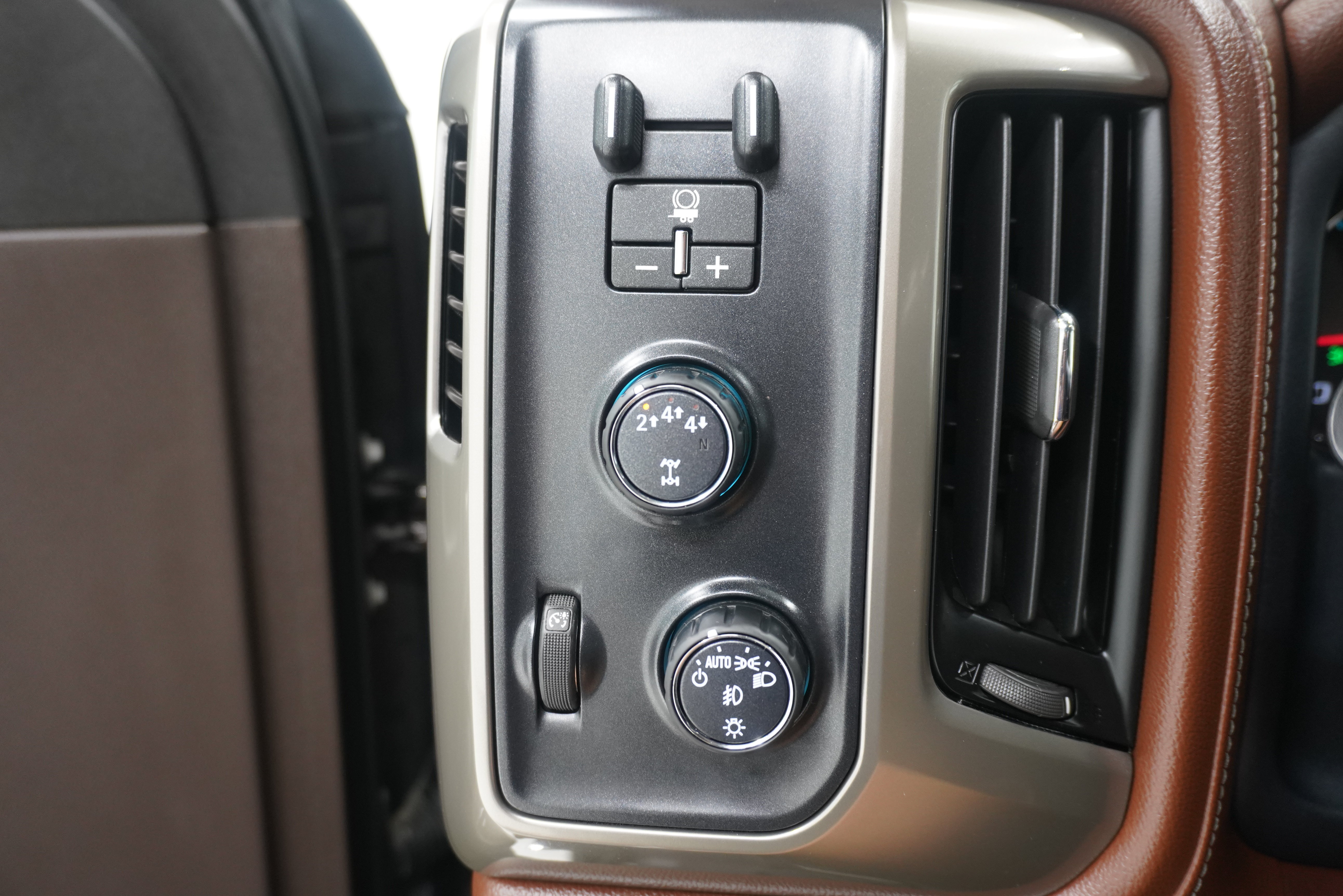 Used 2018 Chevrolet Silverado 3500 High Country w/ Duramax Plus Package AWD/4WD image 28