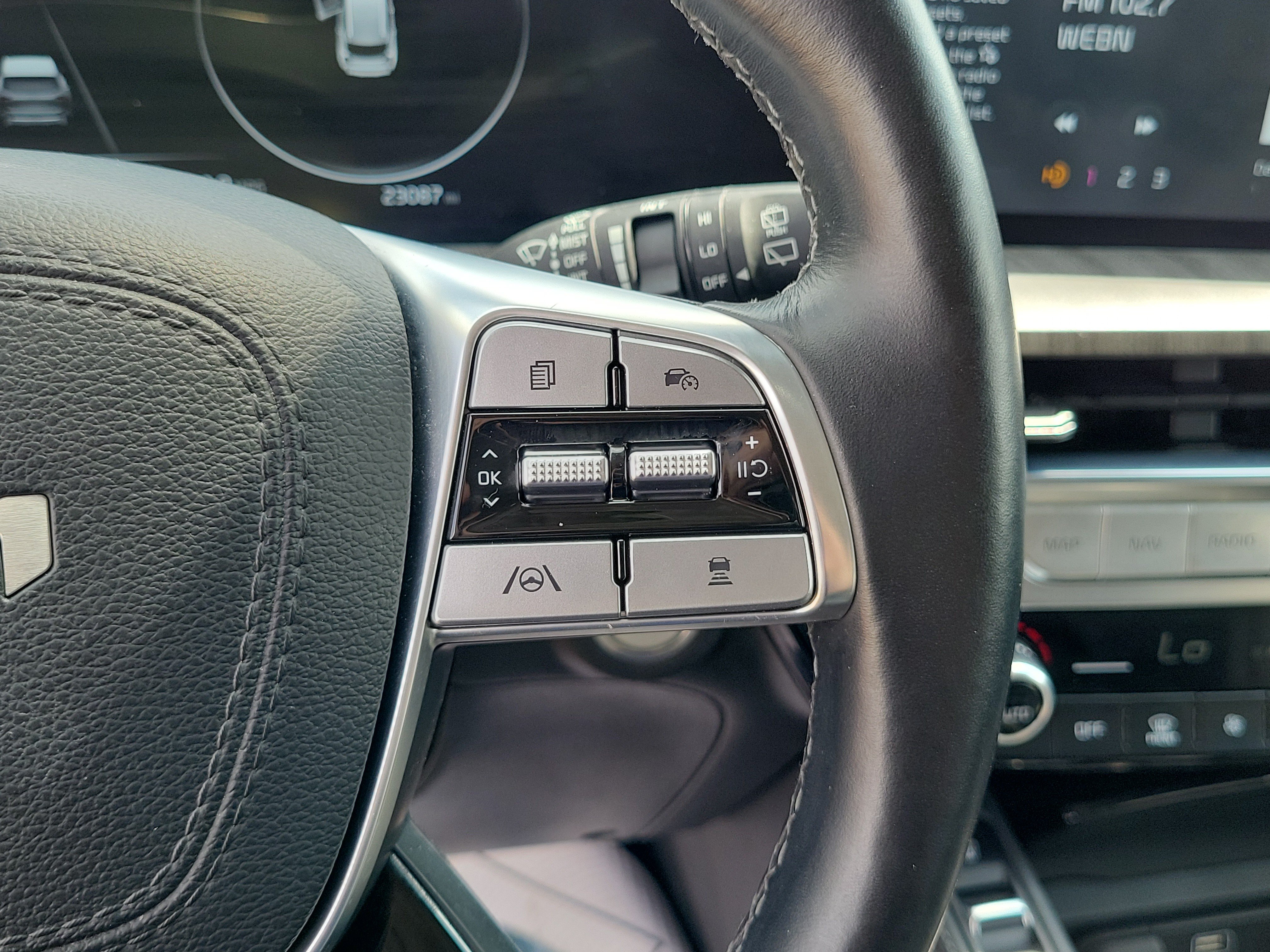 Used 2023 Kia Telluride AWD image 24