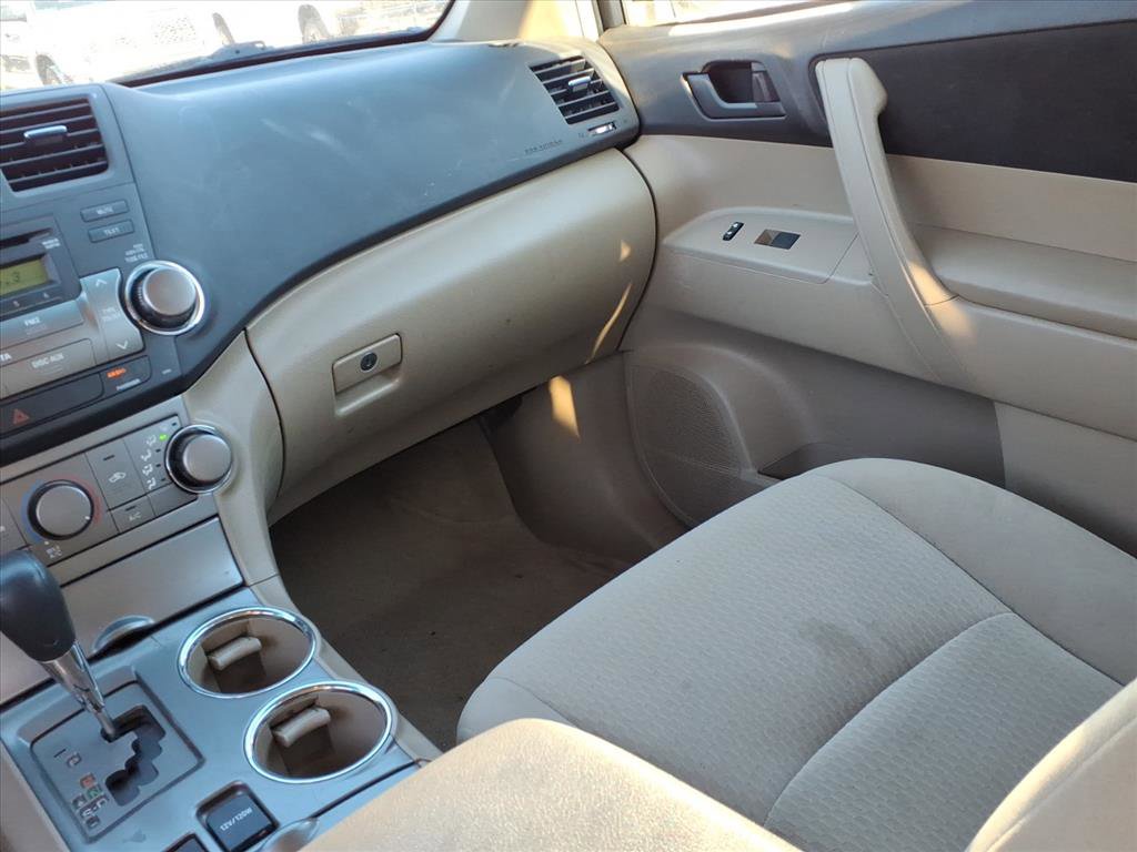 Used 2010 Toyota Highlander Base image 16