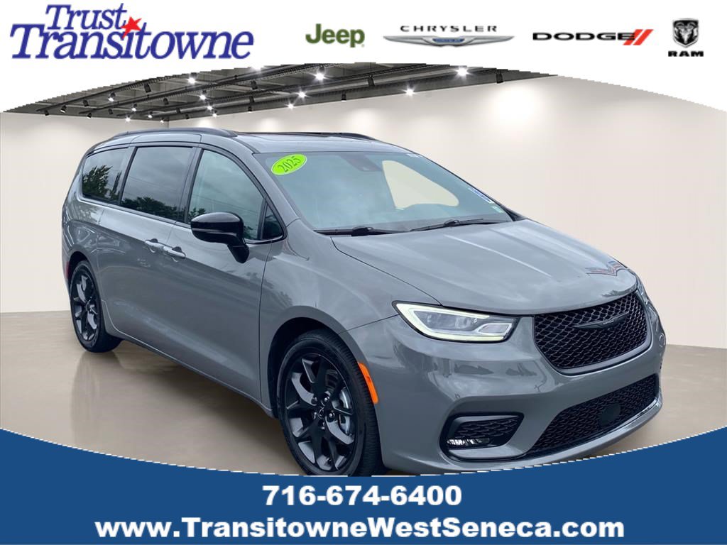 Used 2025 Chrysler Pacifica Limited FWD video 1
