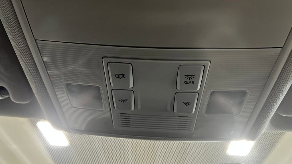 Used 2015 Volkswagen Golf S image 27