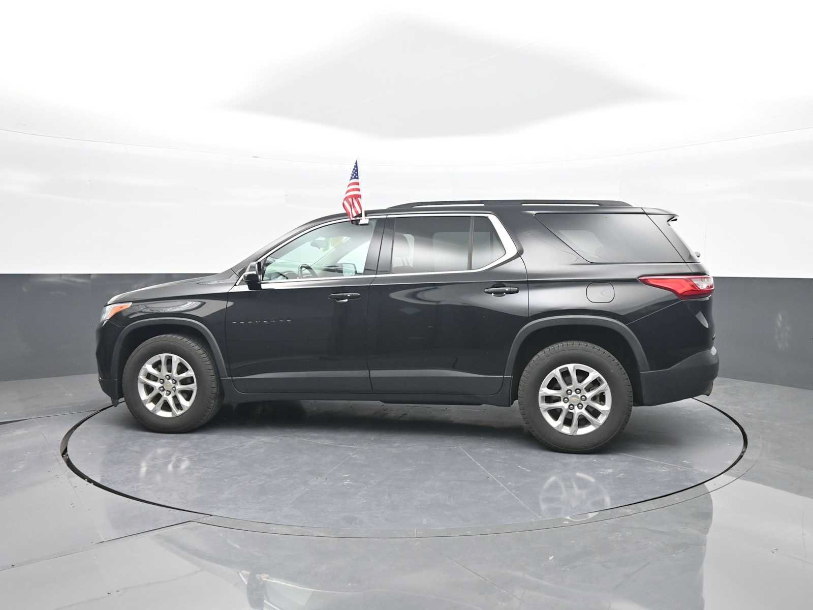 Used 2020 Chevrolet Traverse LT w/ LPO, Blackout Package AWD/4WD image 5