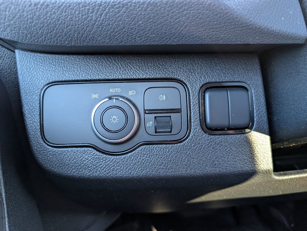 Used 2024 Mercedes-Benz Sprinter 2500 image 35