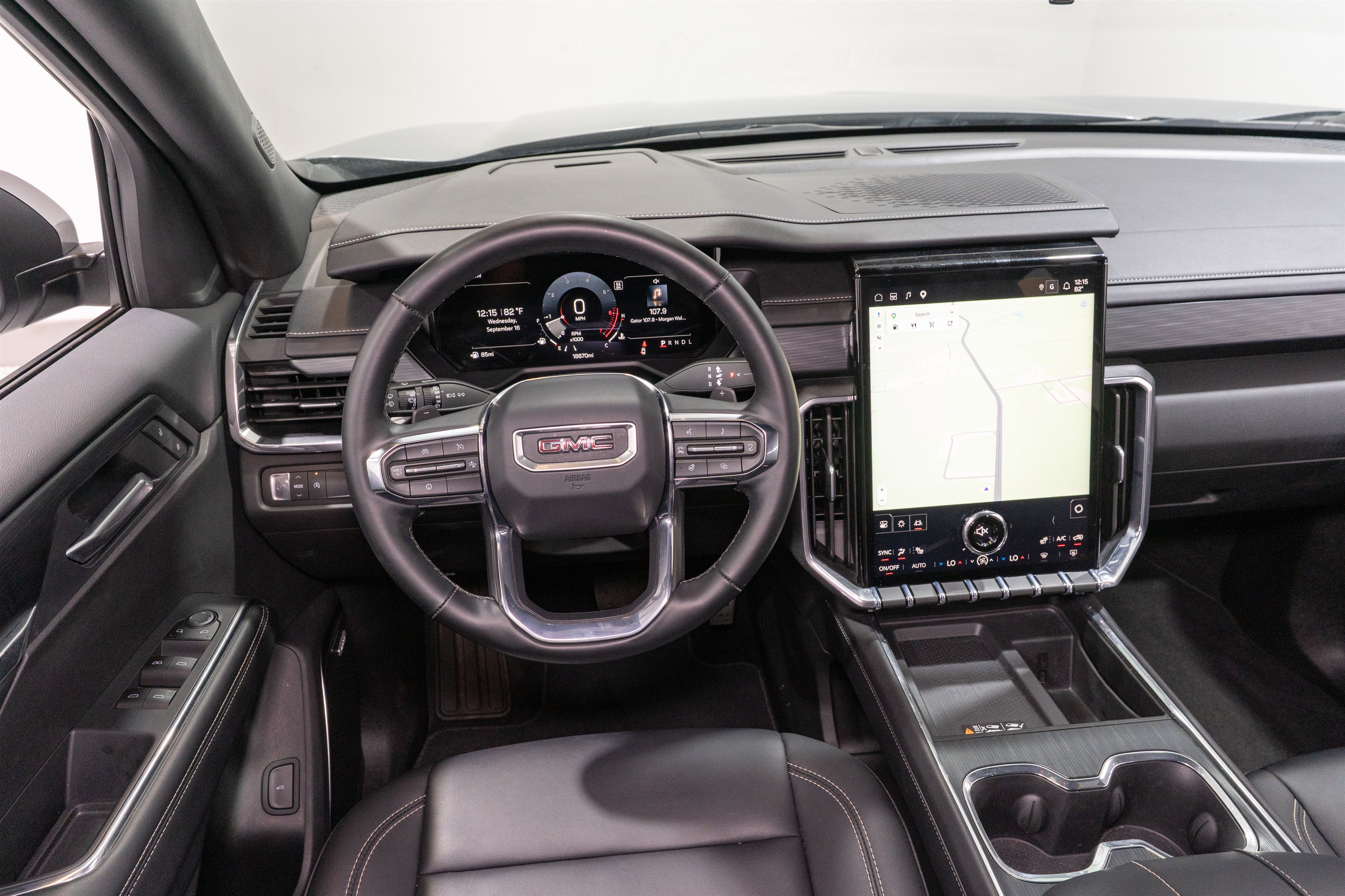Used 2026 GMC Acadia Elevation w/ Elevation Premium Package FWD image 11