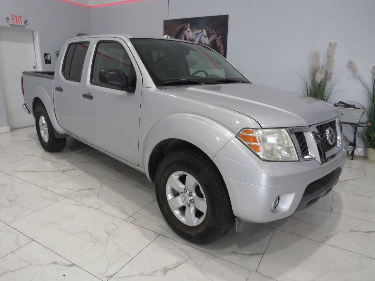 Used 2013 Nissan Frontier SV w/ SV Value Truck Pkg RWD image 2
