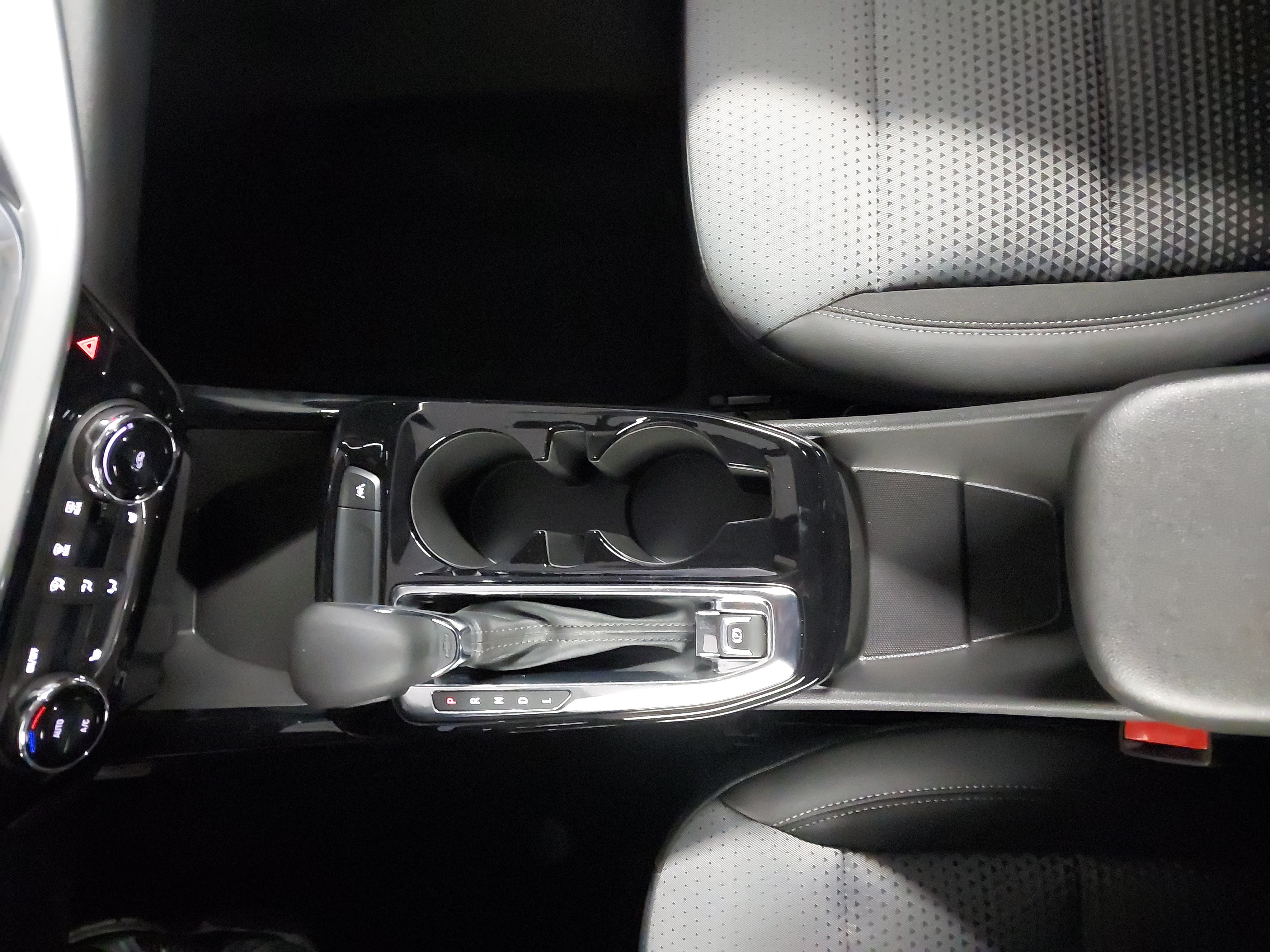 Used 2025 Chevrolet Trax LT w/ Driver Confidence Package FWD image 22