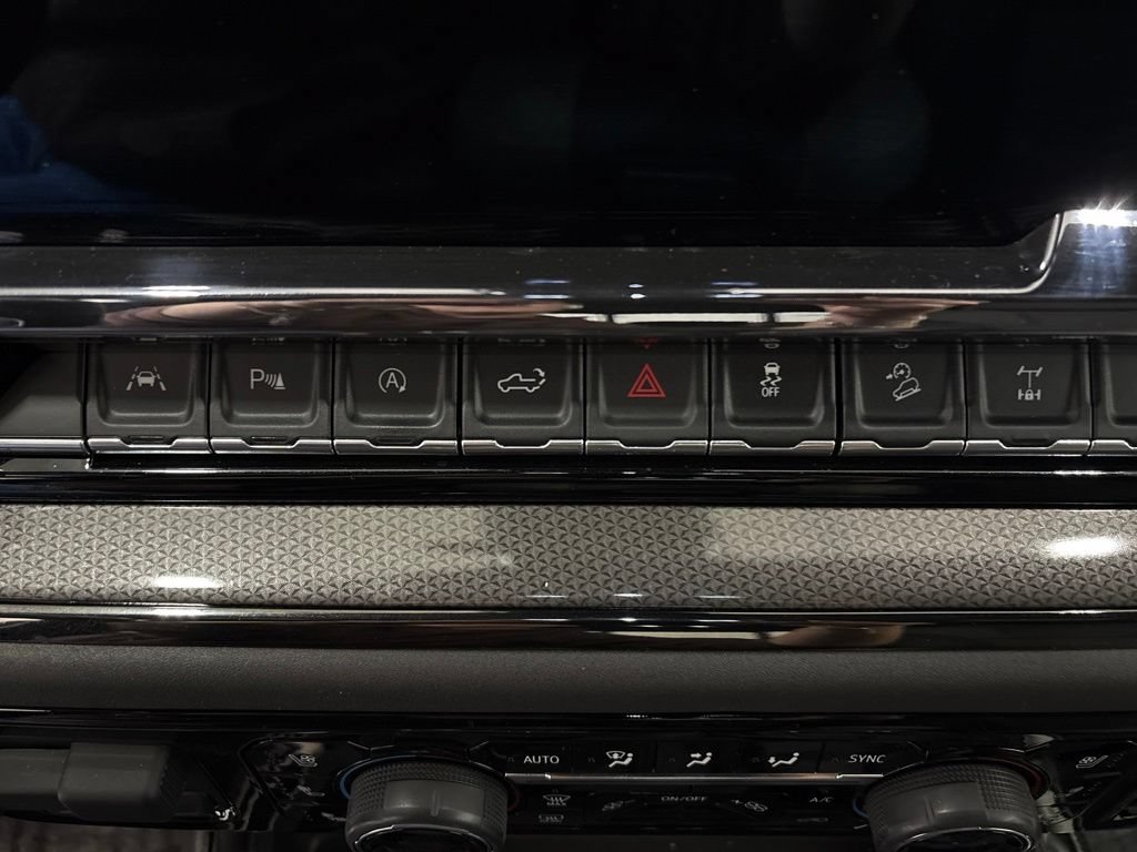 Used 2024 Chevrolet Silverado 1500 ZR2 AWD/4WD image 23