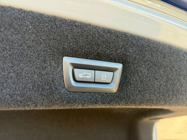 Used 2023 BMW 740i w/ Parking Assistance Package RWD image 10