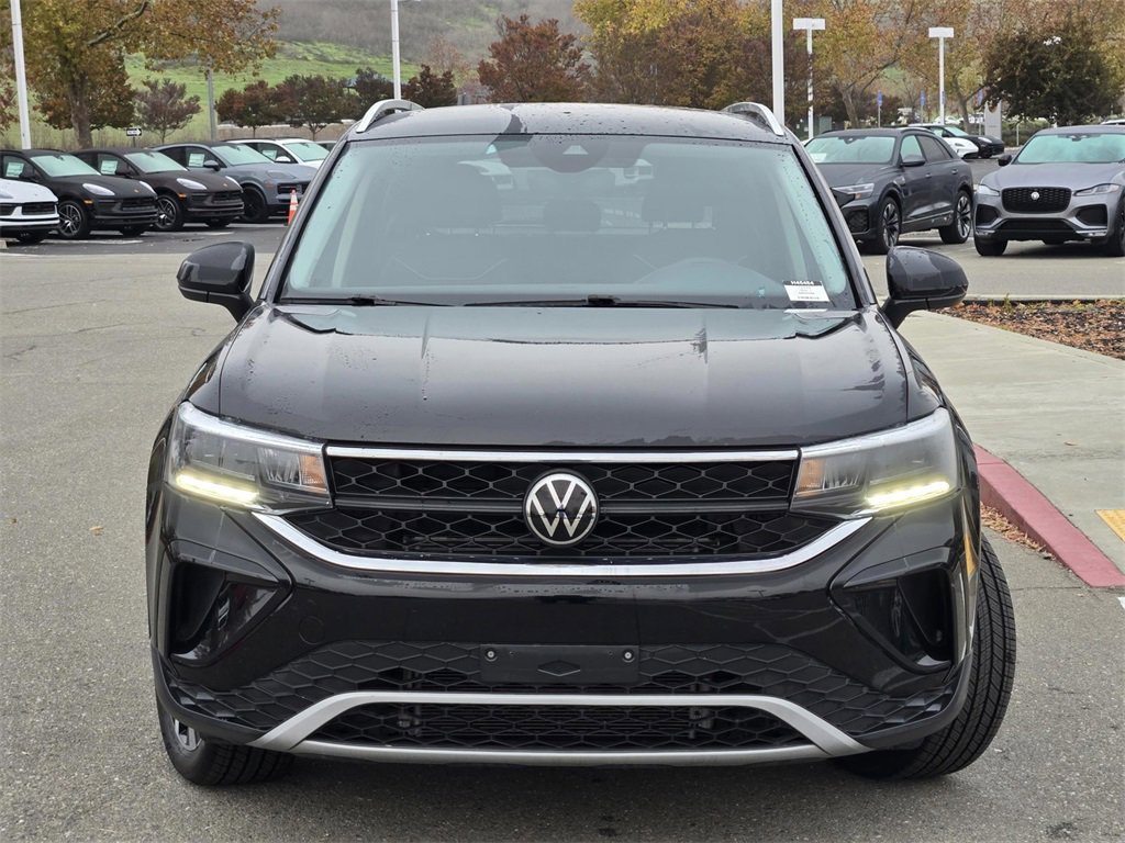 Used 2024 Volkswagen Taos SE image 2