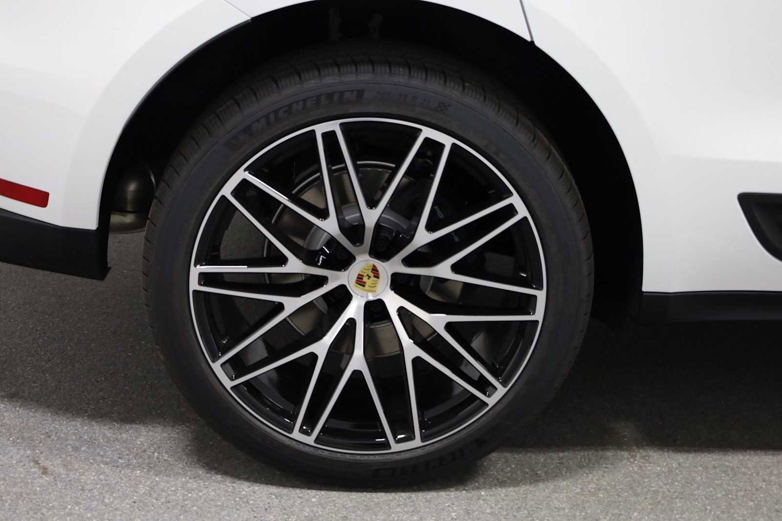 New 2026 Porsche Macan image 38