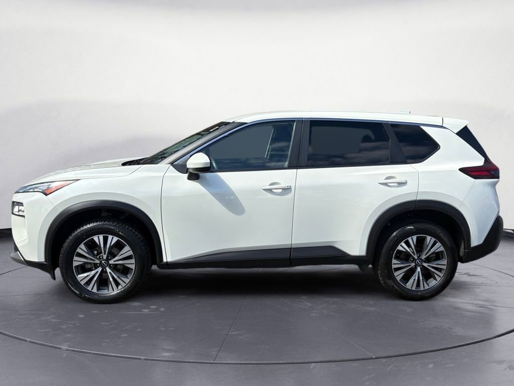 Used 2023 Nissan Rogue SV image 2