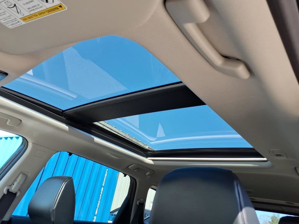 Used 2021 Nissan Rogue SV w/ Premium Package image 14