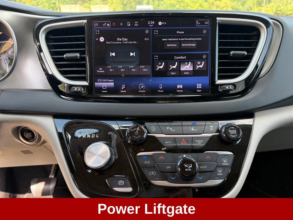 Used 2023 Chrysler Pacifica Touring-L FWD image 17
