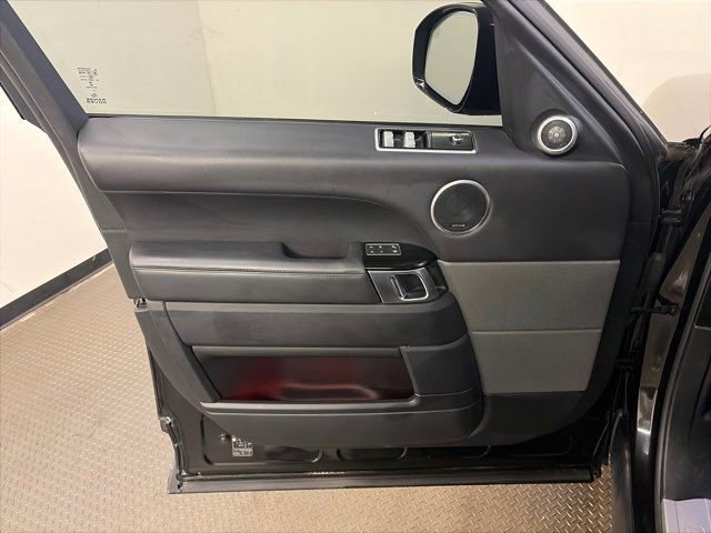 Used 2018 Land Rover Range Rover Sport HSE Dynamic image 13