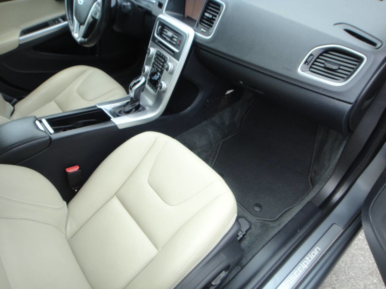 Used 2018 Volvo S60 T5 Inscription image 35