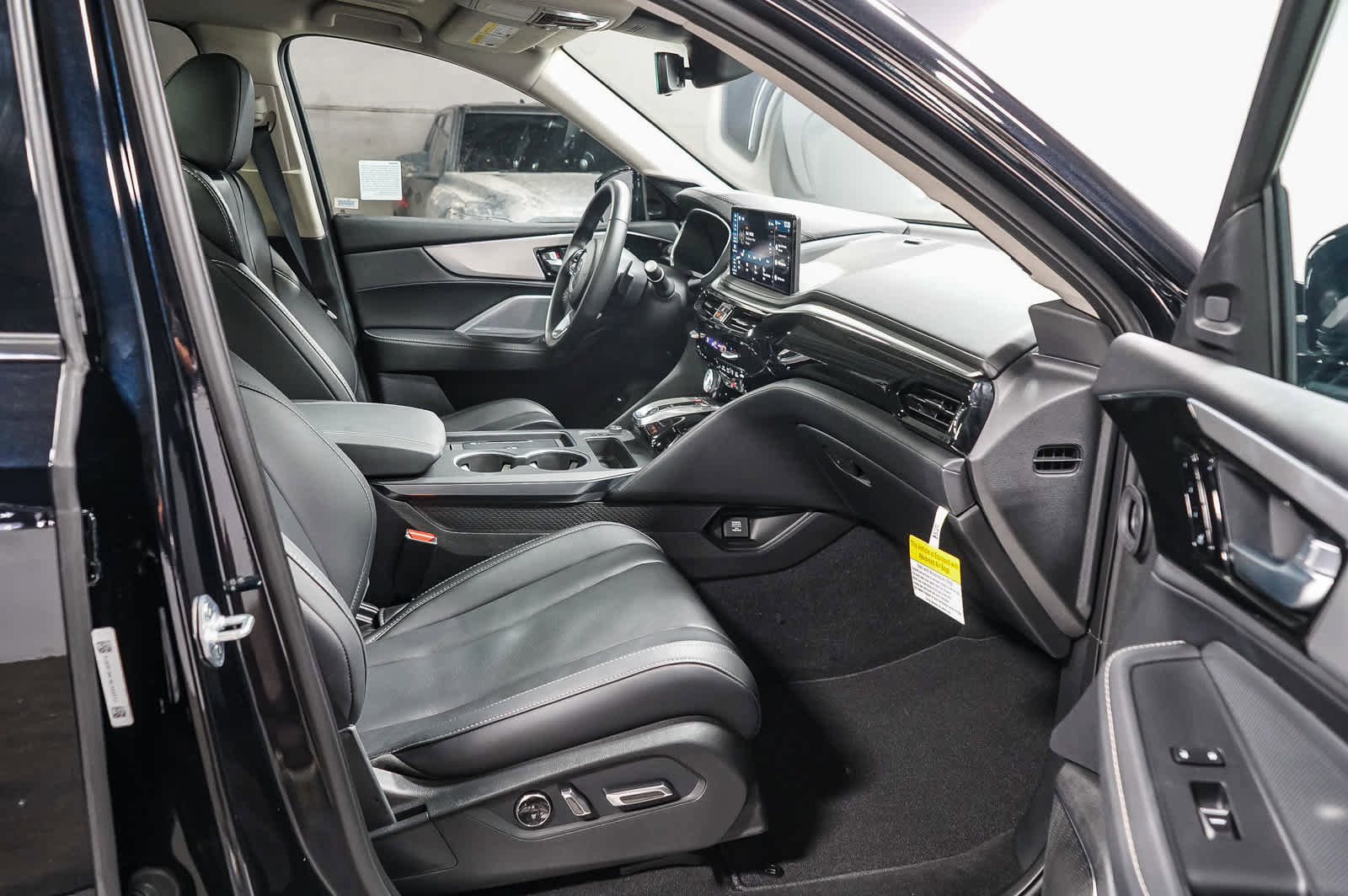 Used 2025 Acura MDX SH-AWD w/ Technology Package image 17