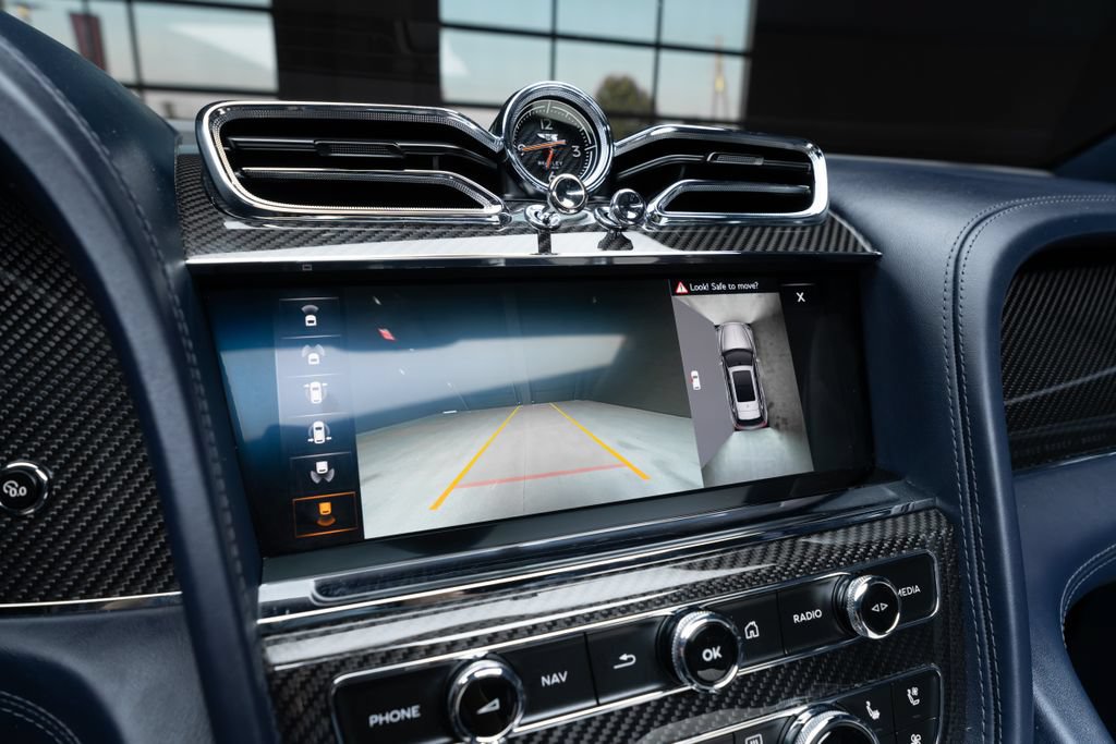 Used 2022 Bentley Bentayga AWD/4WD image 35