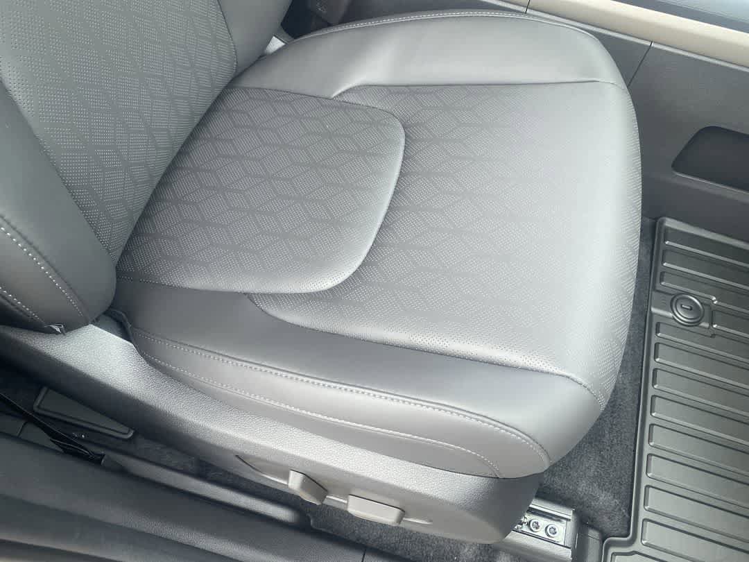 New 2026 Kia Carnival EX FWD image 25