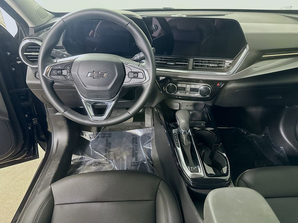 Used 2025 Chevrolet Trax ACTIV image 17