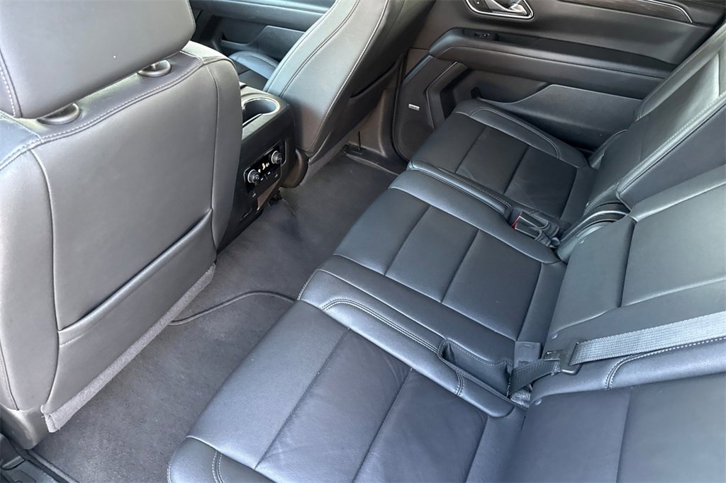 Used 2024 Chevrolet Suburban LT image 5