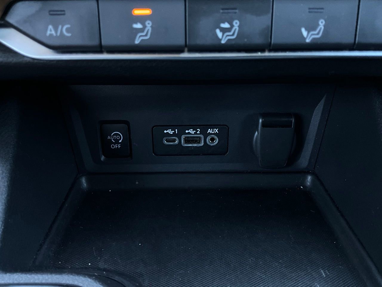 Used 2025 Nissan Sentra SV image 24