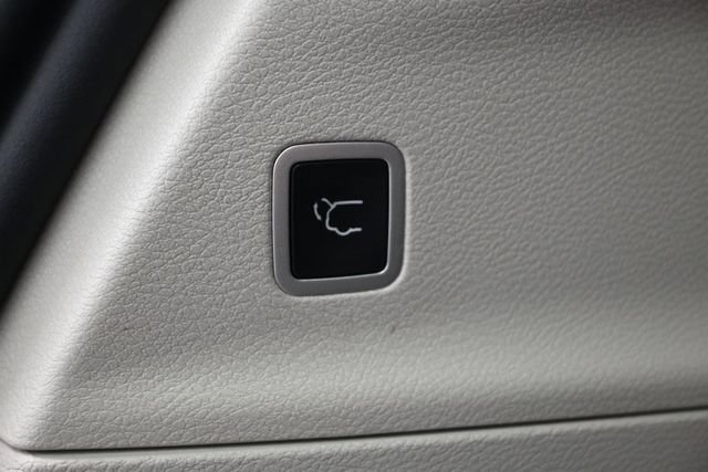 Certified 2024 Chrysler Pacifica Limited FWD image 25