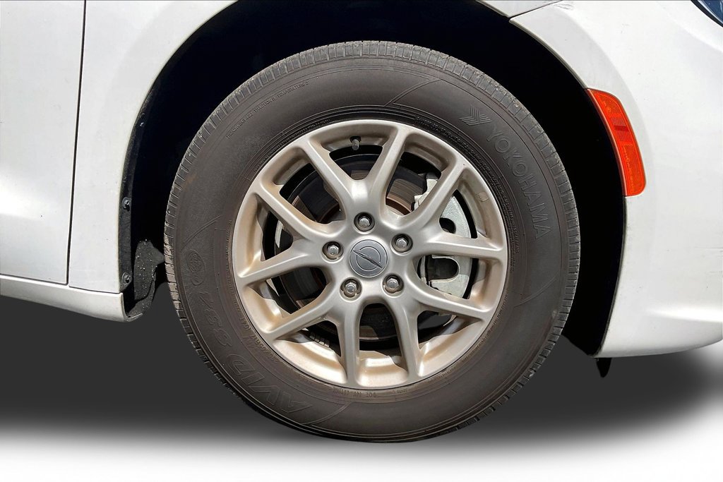 Used 2025 Chrysler Pacifica Select FWD image 31