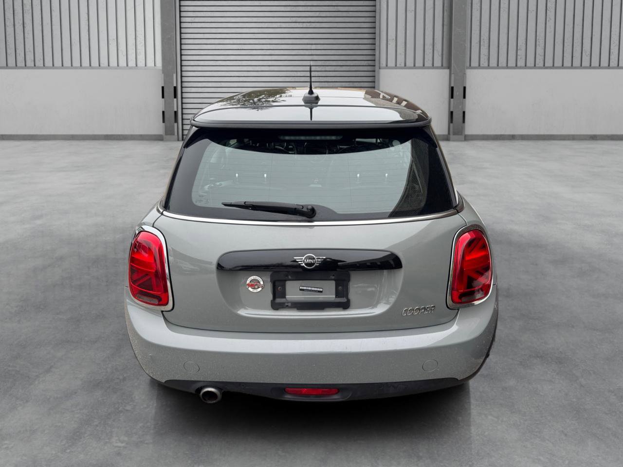 Used 2021 MINI Cooper 2-Door Hardtop w/ Storage Package image 33