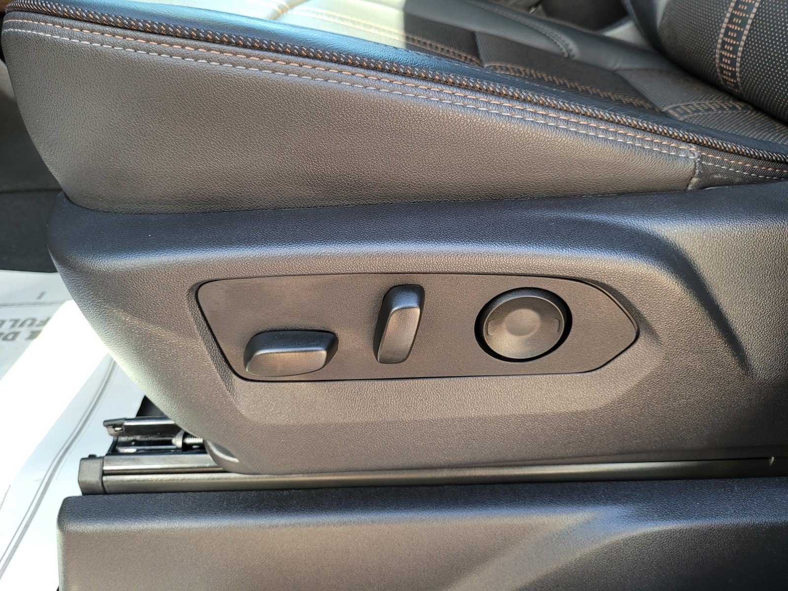 Used 2025 Chevrolet Silverado 1500 High Country AWD/4WD image 12