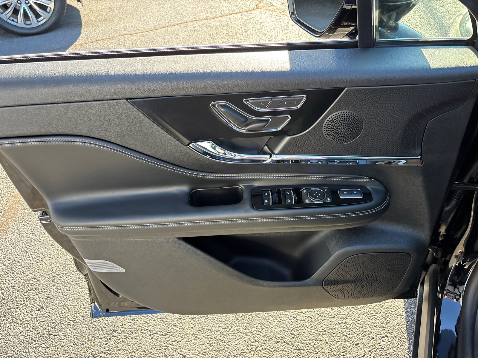 New 2026 Lincoln Corsair Reserve w/ Rear Removable Package Tray image 11