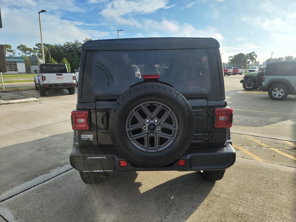 Used 2026 Jeep Wrangler Unlimited Sport AWD/4WD image 4