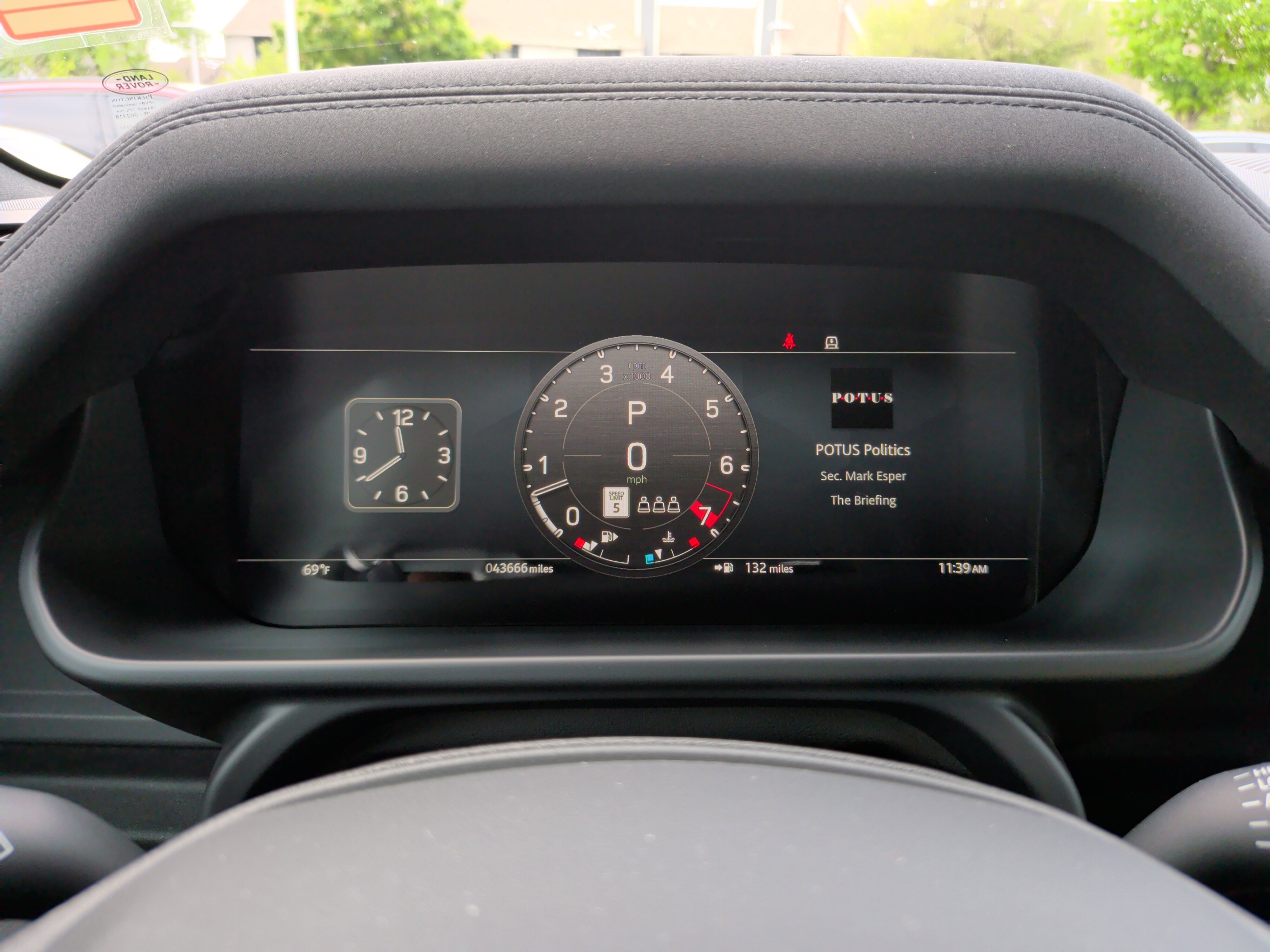 Used 2023 Land Rover Defender 110 X-Dynamic SE image 18