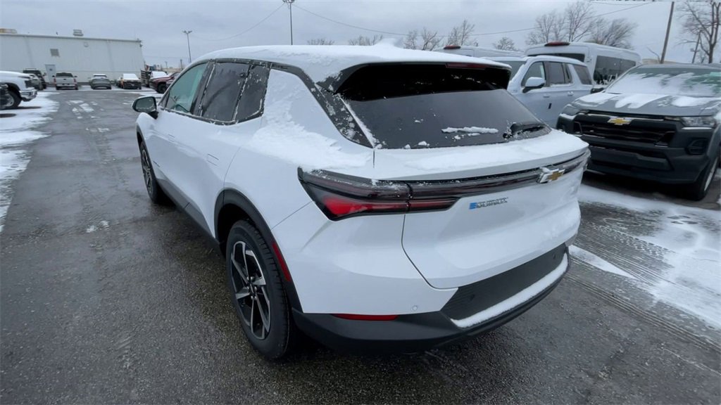 New 2026 Chevrolet Equinox EV LT image 8