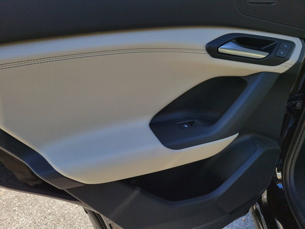 New 2025 Audi Q6 e-tron Premium image 28