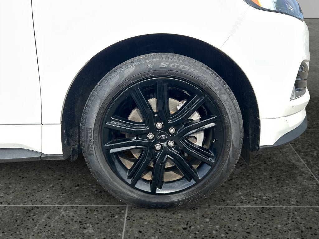 Used 2022 Ford Edge ST-Line w/ Class II Trailer Tow Package AWD/4WD image 9