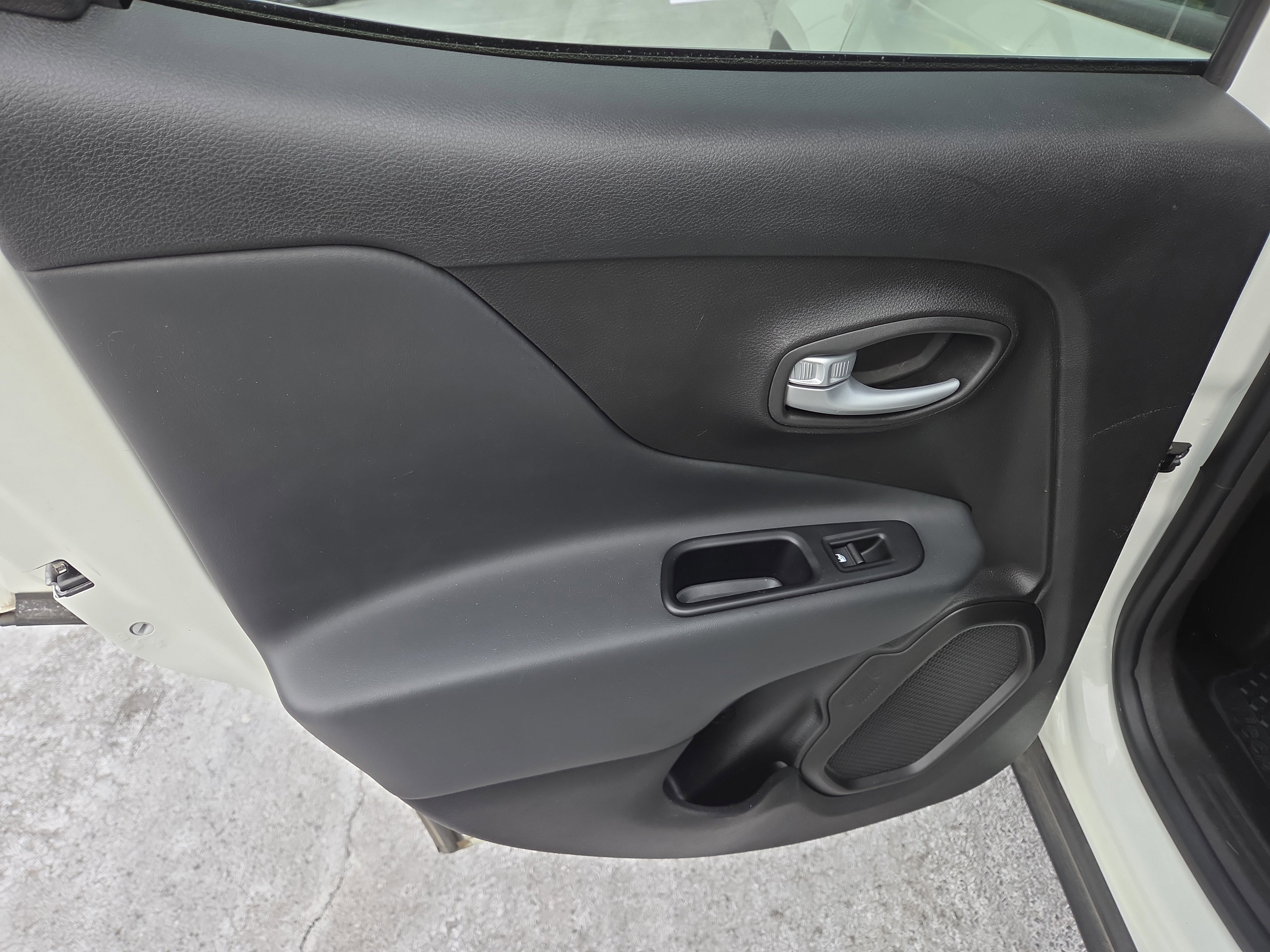Certified 2023 Jeep Renegade Latitude AWD/4WD image 21