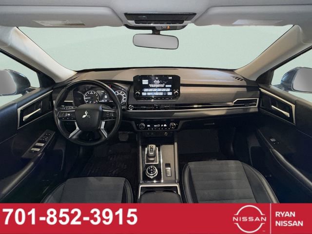 Used 2024 Mitsubishi Outlander SE image 10