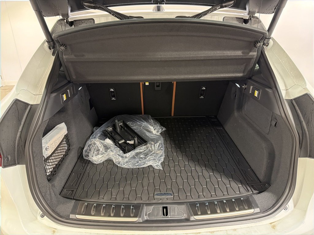 New 2026 Jaguar F-PACE R-Dynamic S image 29