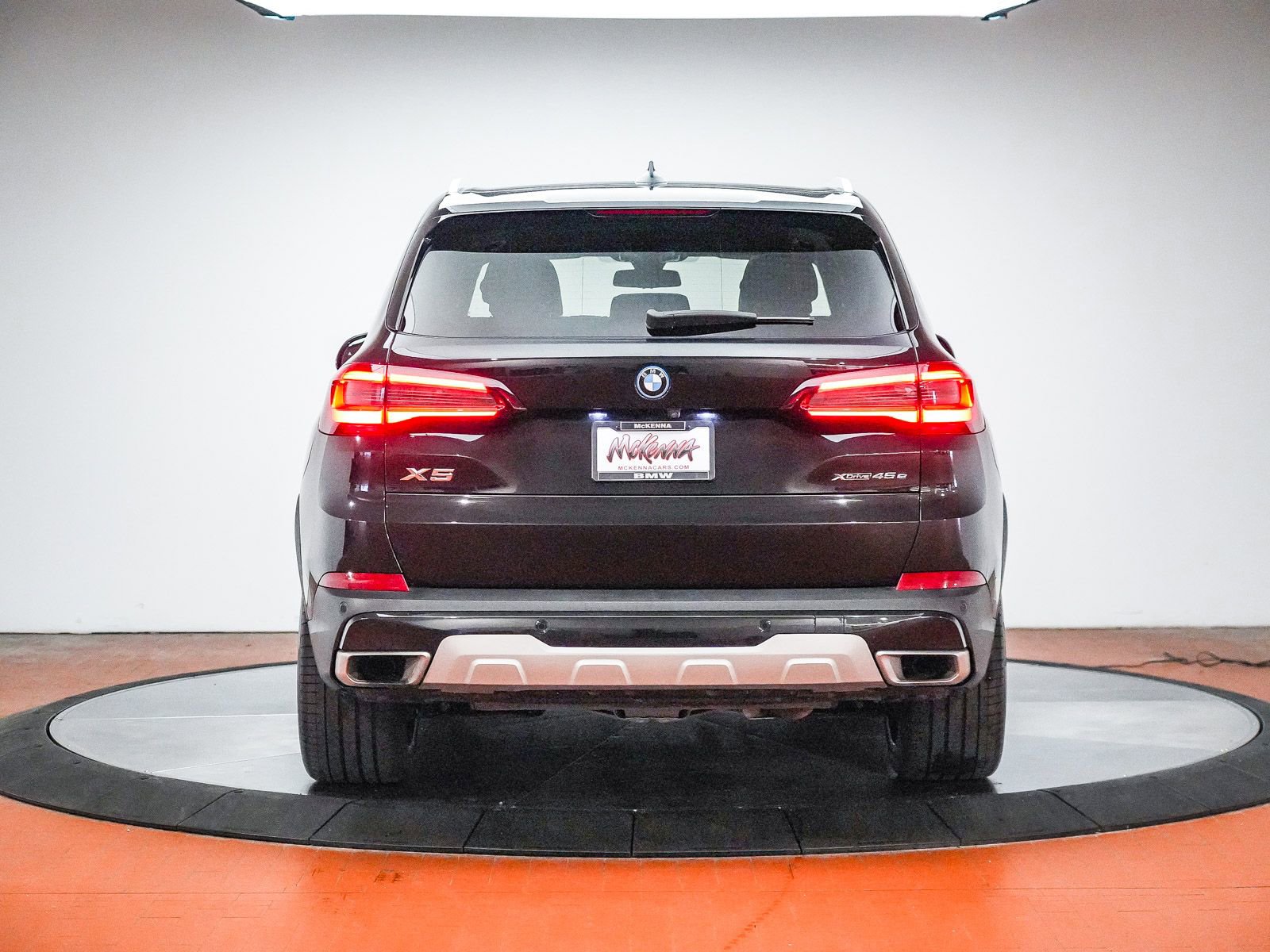 Used 2023 BMW X5 xDrive45e w/ Luxury Seating Package AWD/4WD image 3