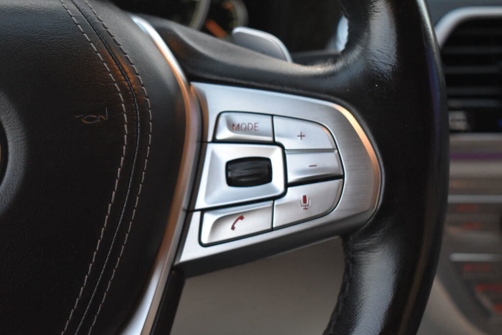 Used 2017 BMW 740i image 20