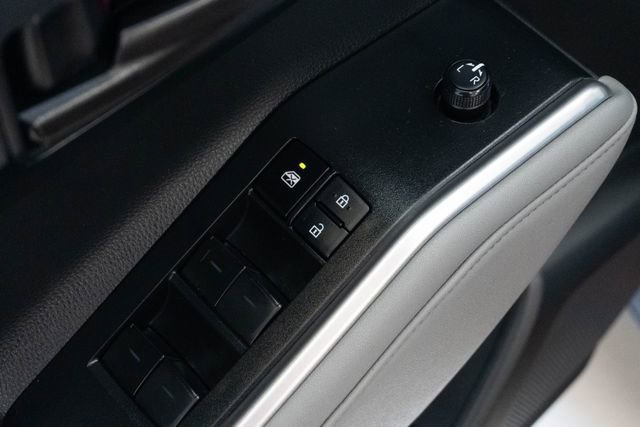 Used 2023 Toyota Highlander LE FWD image 16