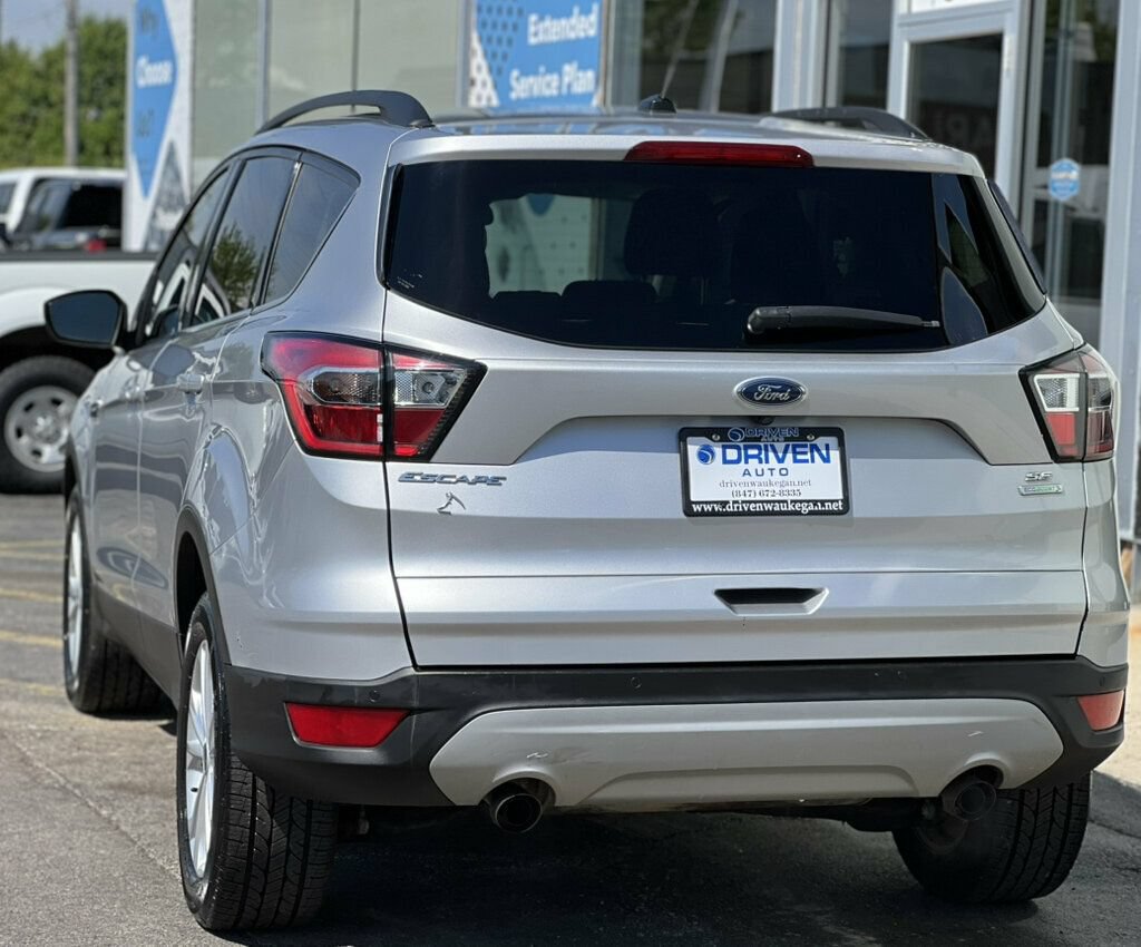 Used 2017 Ford Escape SE w/ Equipment Group 201A FWD image 3