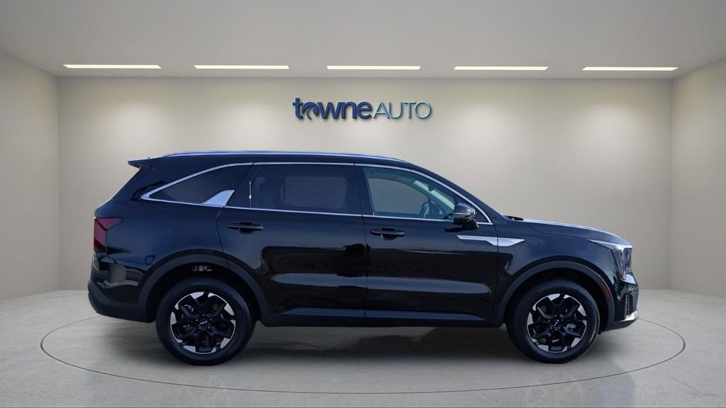 Used 2025 Kia Sorento S image 6