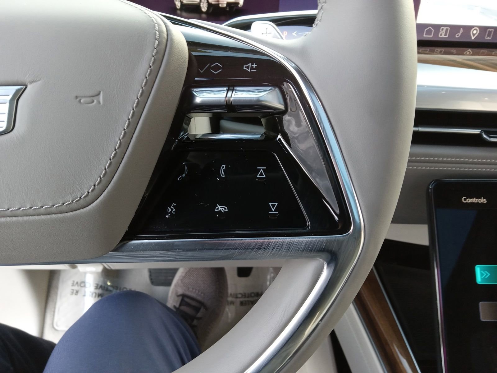 Used 2026 Cadillac Escalade Platinum Sport w/ LPO, ONYX Package image 21