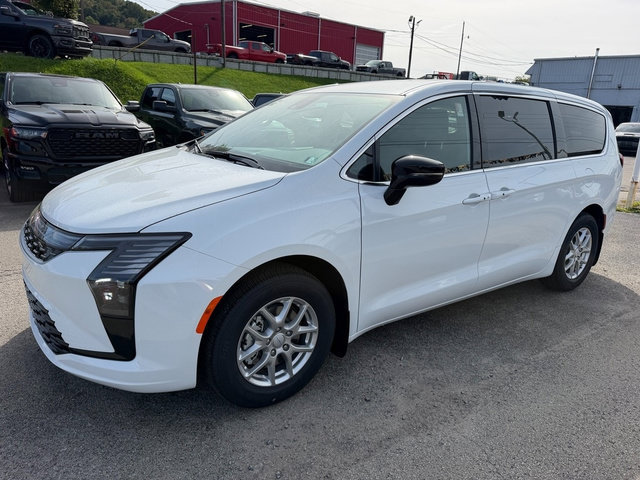 New 2027 Chrysler Pacifica Select FWD image 2