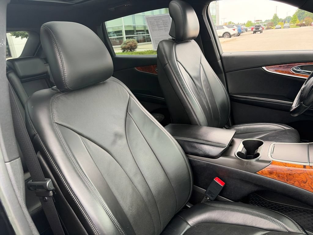 Used 2017 Lincoln MKX Reserve AWD/4WD image 12