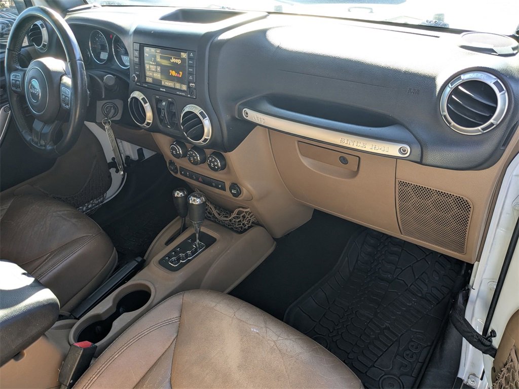 Used 2015 Jeep Wrangler Unlimited Sahara w/ Connectivity Group image 20