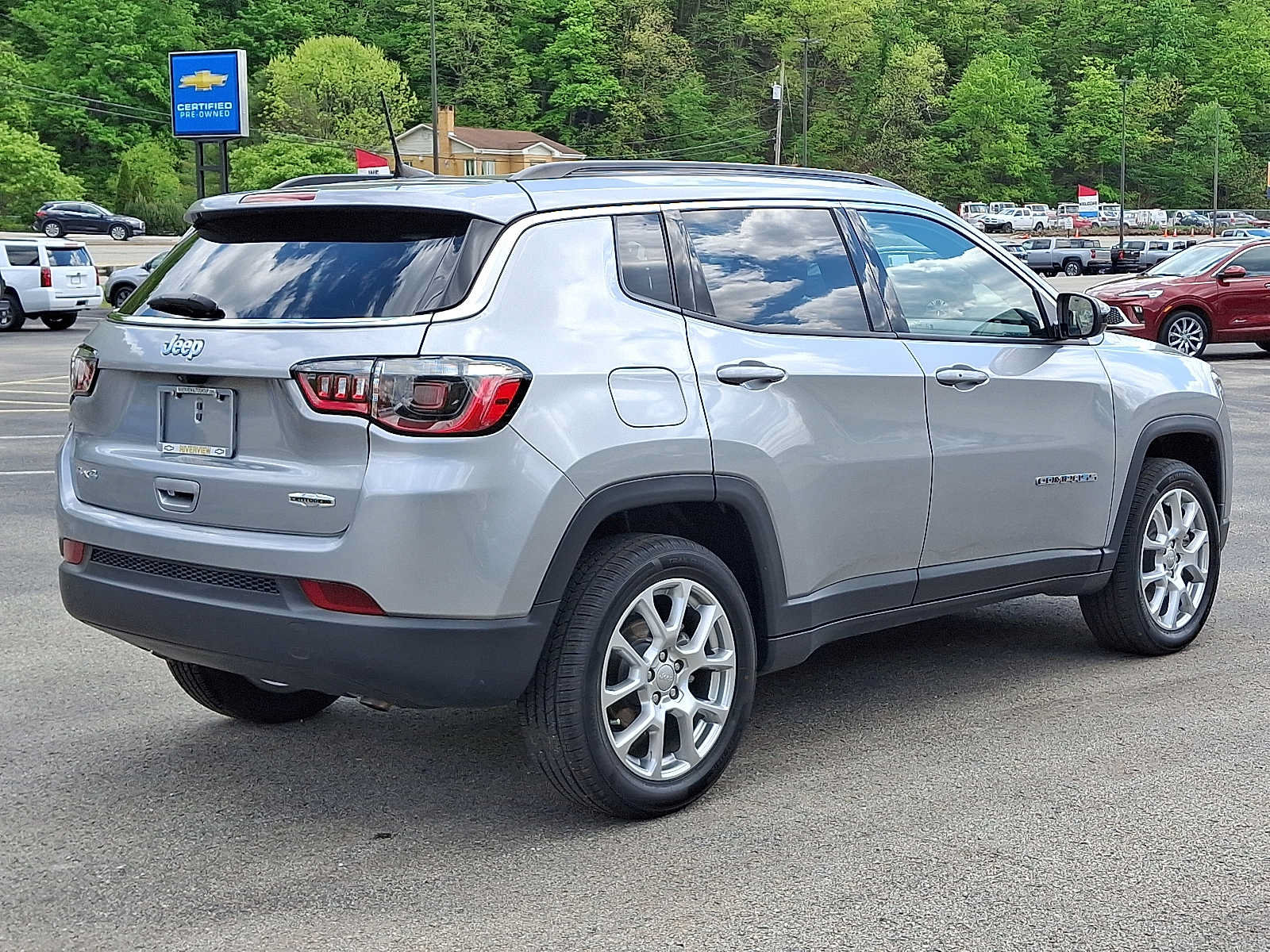 Used 2023 Jeep Compass Latitude AWD/4WD image 6